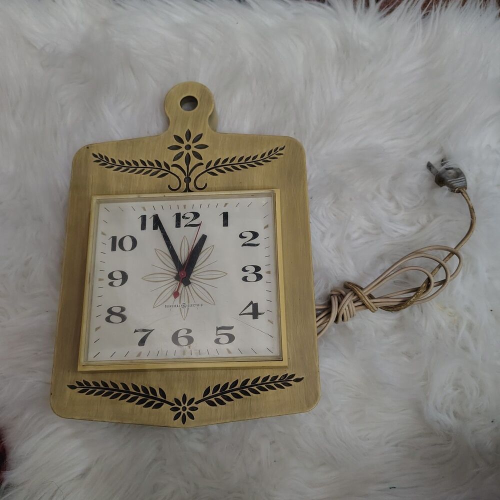 General Electric VTG Wall Clock Cutting Board MCM Faux Wood Grain Cottagecore